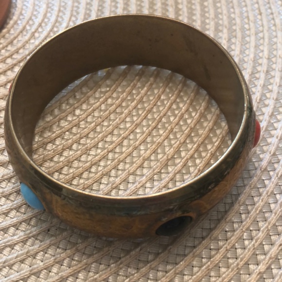 Brass patterned bangle bracelet -colored stones - Picture 4 of 4